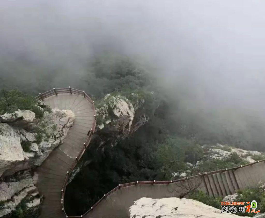栾川高速免费第一位下站幸运游客畅游龙峪湾
