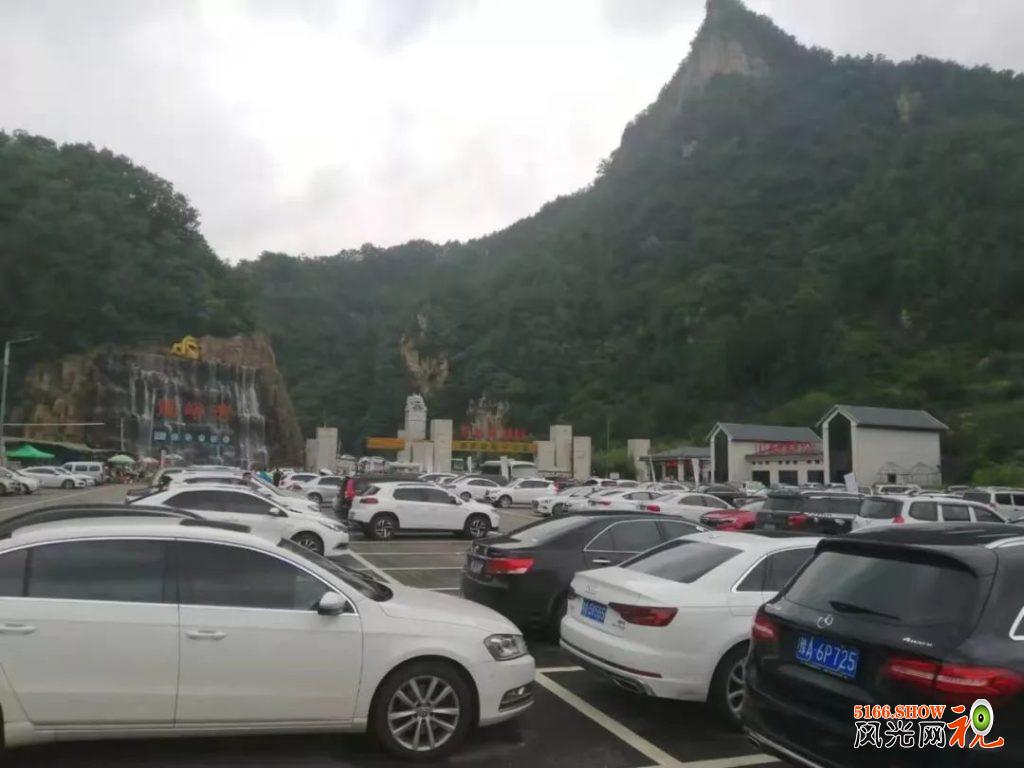 栾川高速免费第一位下站幸运游客畅游龙峪湾