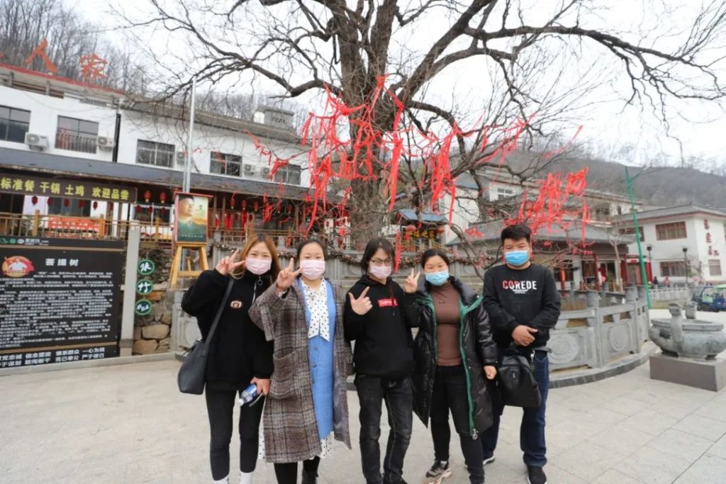 阳春三月,草长莺飞,重渡沟踏青正当时 阳春三月,草长莺飞,重渡沟踏青正当时