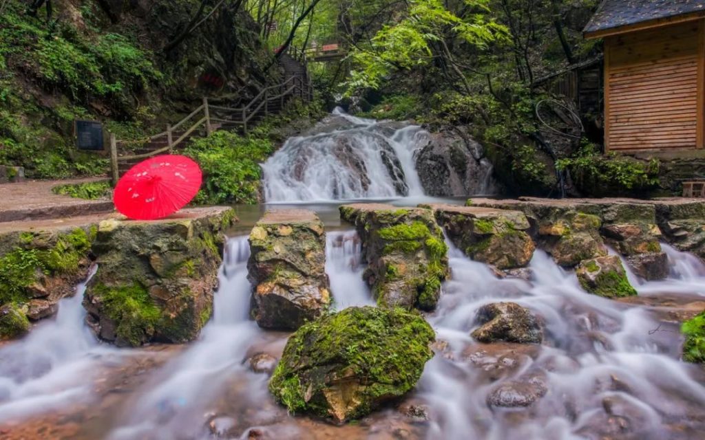阳春三月,草长莺飞,重渡沟踏青正当时 阳春三月,草长莺飞,重渡沟踏青正当时