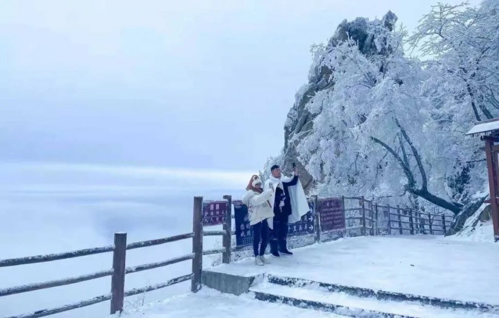 老君山景区：2022年2月22日，“有爱日”愿你好运加倍、成双成对