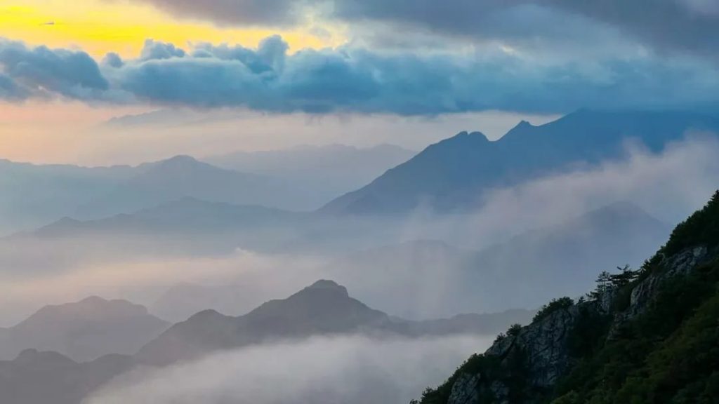 老君山：一場(chǎng)秋雨，一幅美景！登山觀云海如沐仙境！-風(fēng)光網(wǎng)視