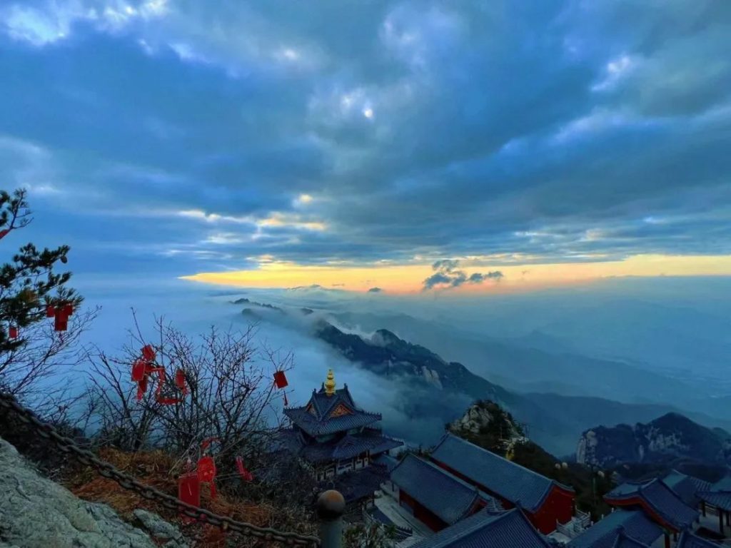 老君山夕阳云海加夜景，也就心动了10096次！