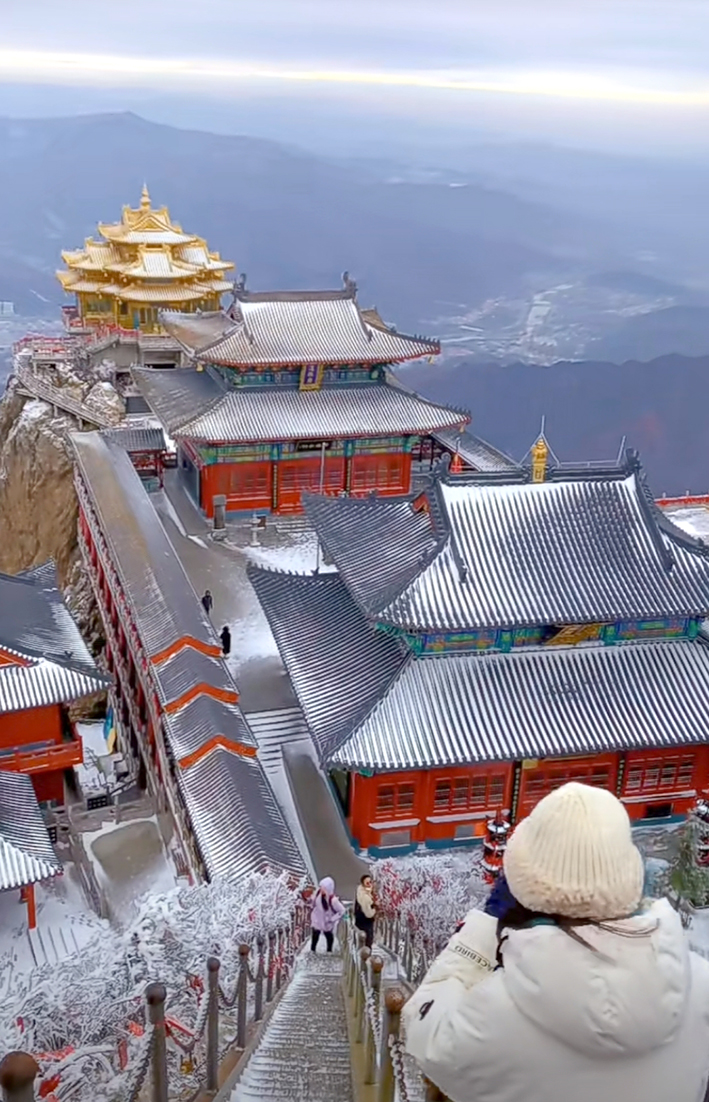 老君山又下雪了，我們的快樂回來了！-風(fēng)光網(wǎng)視